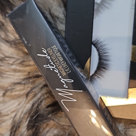MAGNITUDE EYELINER AND EYELASHES BUNDLE MAGNETIC - Picture 3 of 5
